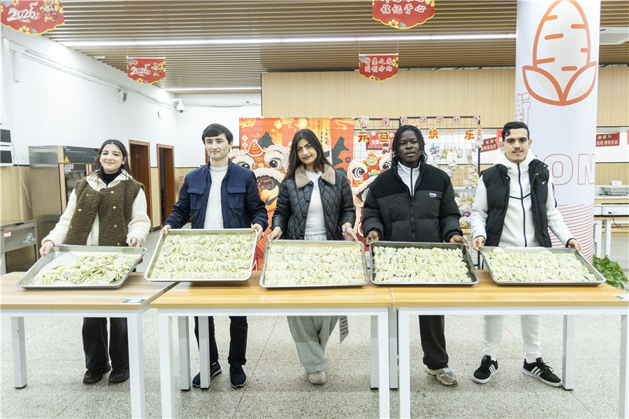 淮南師范學院舉辦留學生元旦文化體驗活動。