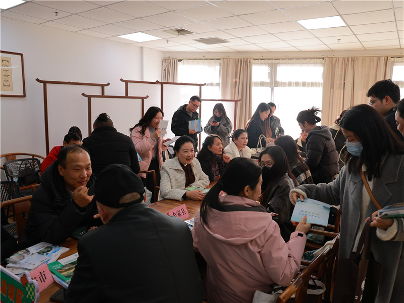 現場交流洽談。