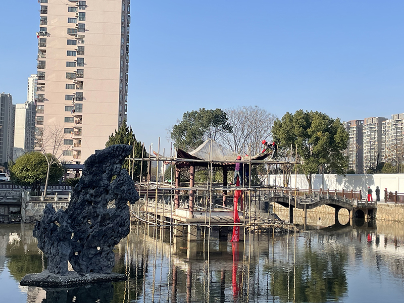 根據居民建議，對涼亭進行加固維修。弋江區委宣傳部供圖
