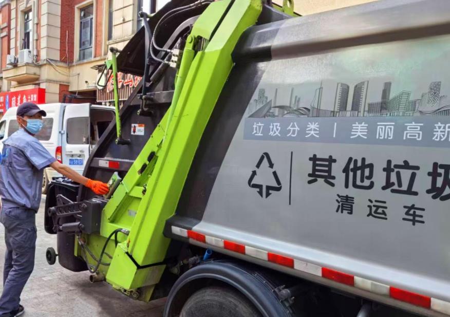 公交式高效收运祥源城商业街其他垃圾。