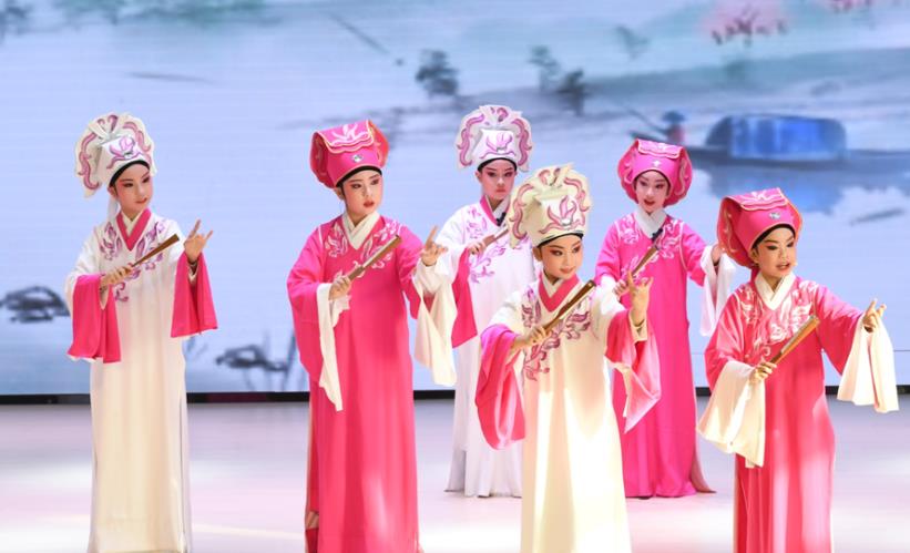 黄越对唱《十八相送》演出现场。