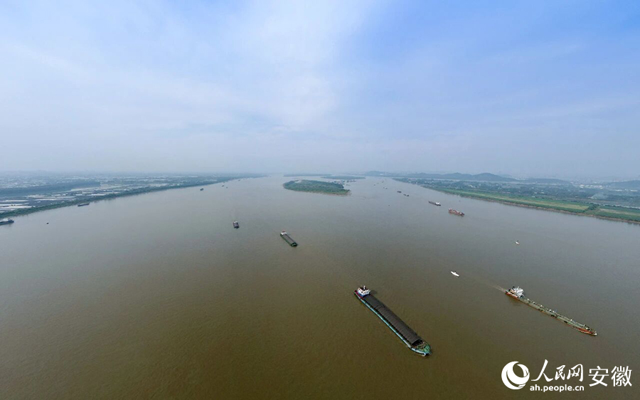 长江马鞍山段。人民网记者 王锐摄