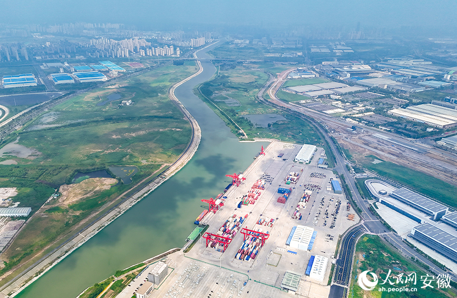 引江济淮航线上的合肥派河港。人民网记者 苗子健摄
