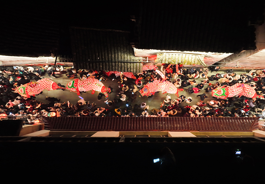 瞻淇鱼灯巡游。程子伟摄