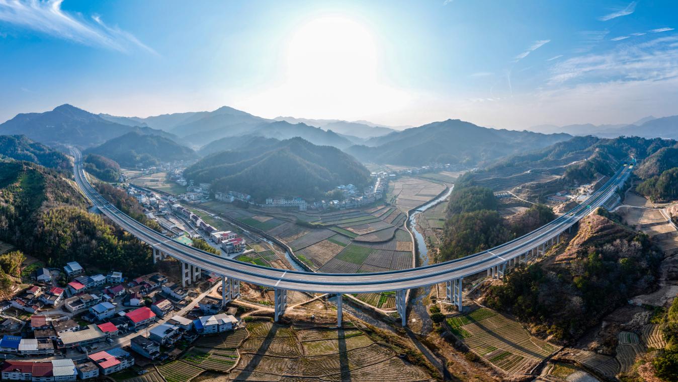 太蕲高速安徽段航拍图。安徽交控集团供图