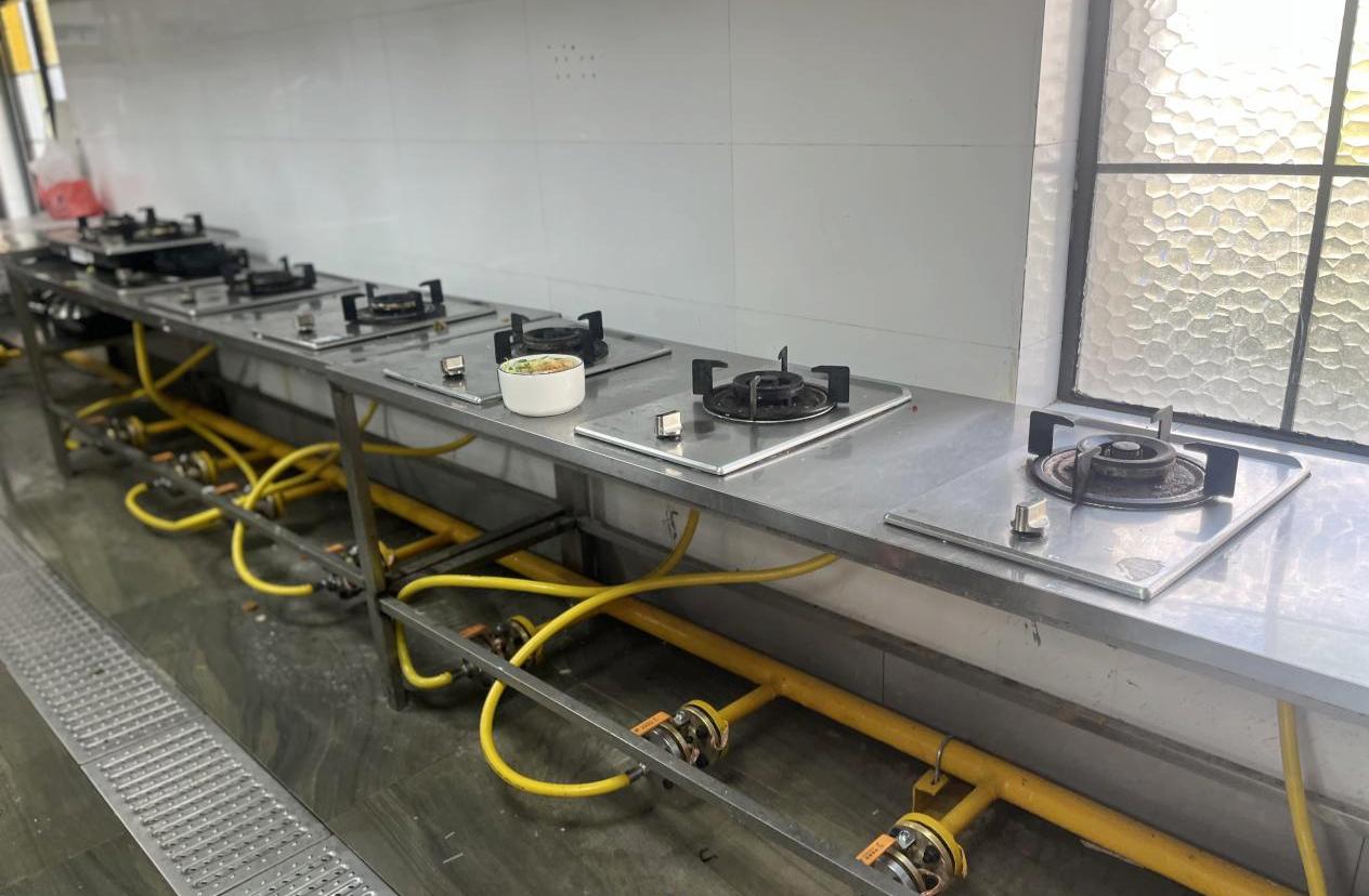 “口罩天使中途有家”爱心小屋高效通上天然气 合燃华润燃气供图