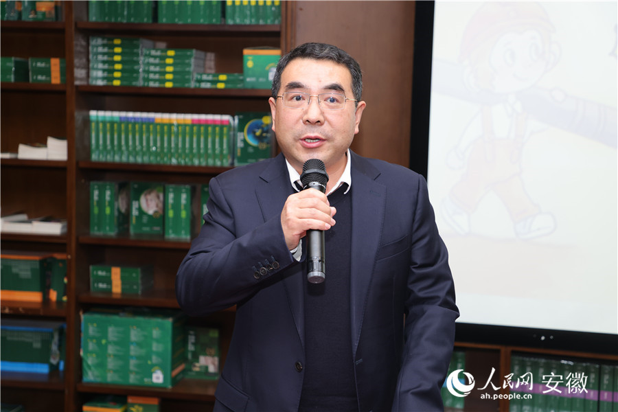 蔡国军分享创作心得。人民网记者 王晓飞摄