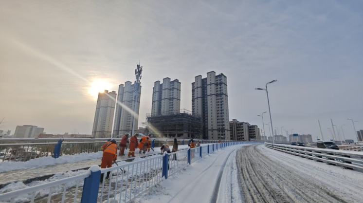 清积雪保畅通。