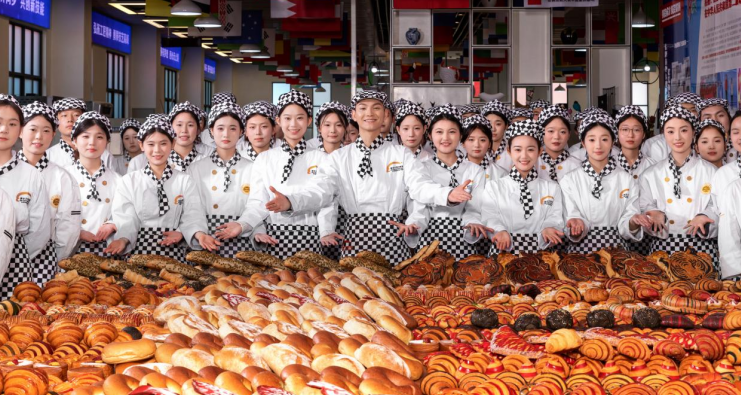 新东方烹饪教育西点实训课堂。