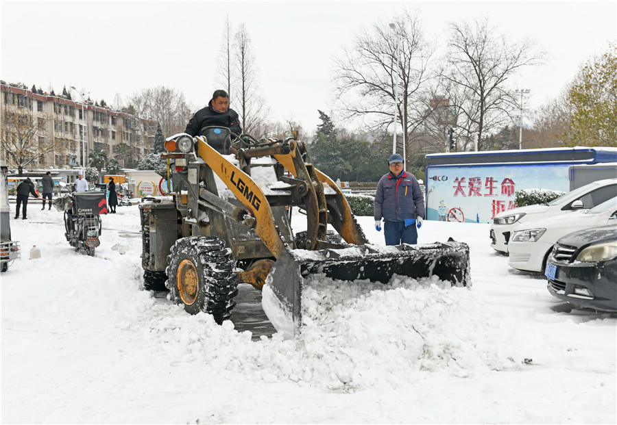 清除冰雪保通暢。