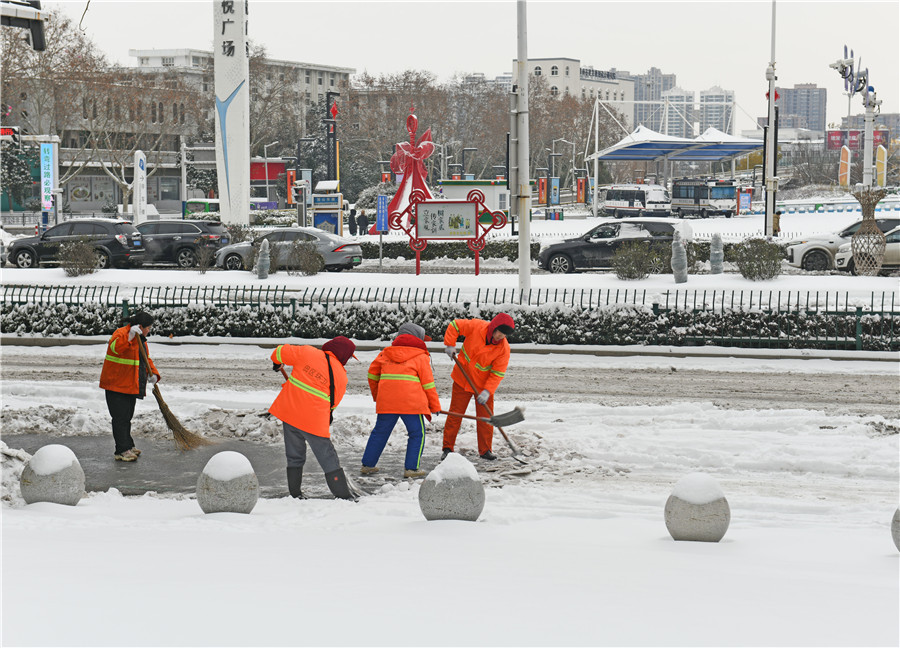 清除冰雪保通暢。