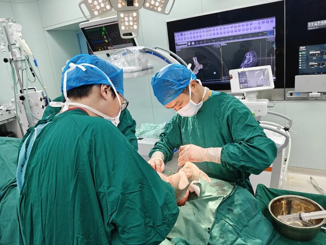 手術現場。中國科大附一院供圖
