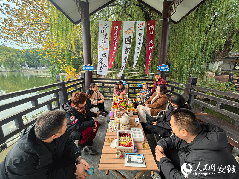 南瑞街道“湖畔·夜话”。人民网记者 汪瑞华摄