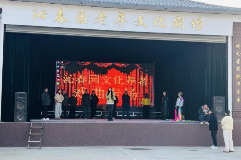 开展戏曲展演。