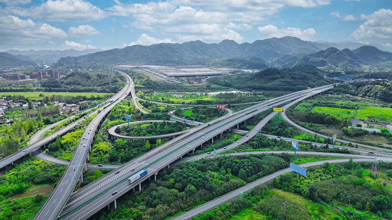 四通八达的交通网。沈彦 摄