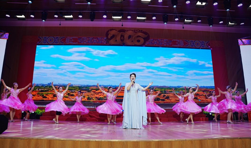 演出现场。