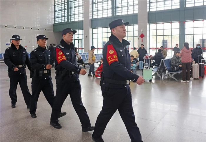 铜陵北站旅客顺畅出行。梅建广摄