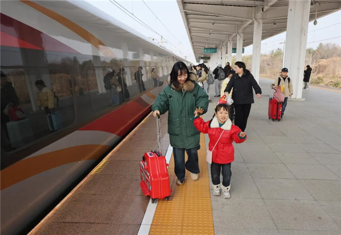 铜陵北站旅客顺畅出行。梅建广摄