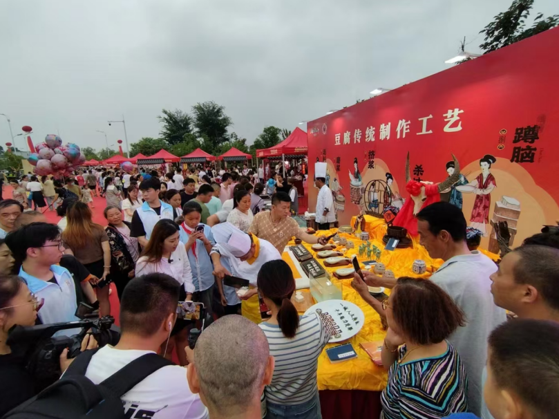 “第二屆‘520’安徽文旅惠民消費季江淮美食嘉年華暨壽州古城尋味旅行月”活動現場。沈慶功攝