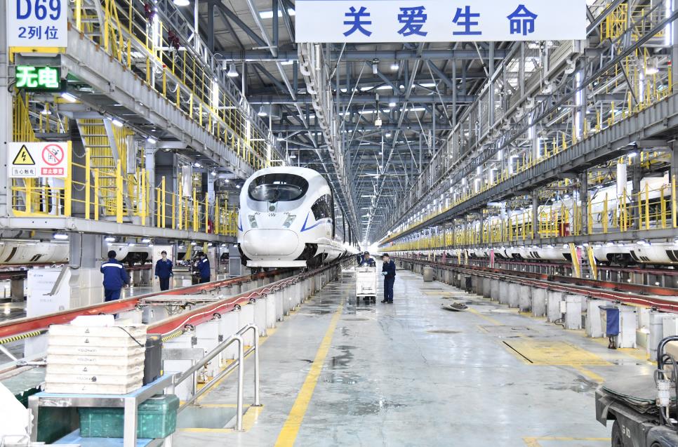 高铁检修用上了“黑科技”。