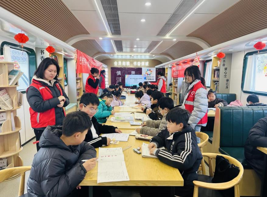 铁运社区举办“暖心护苗”寒假班。孙苗苗摄