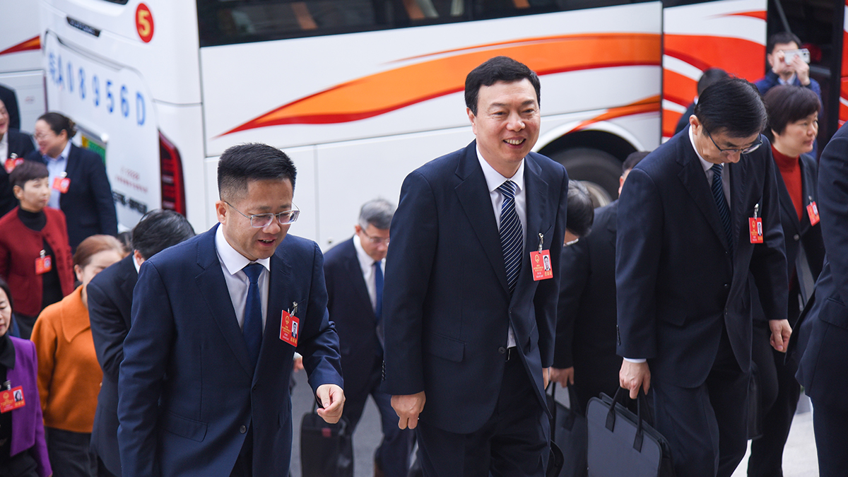 安徽省人大代表步入会场