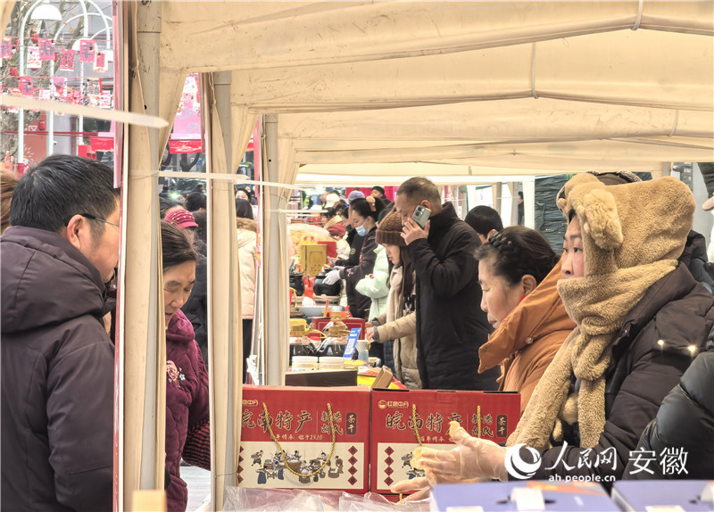 年货市集年味浓。人民网记者 汪瑞华摄