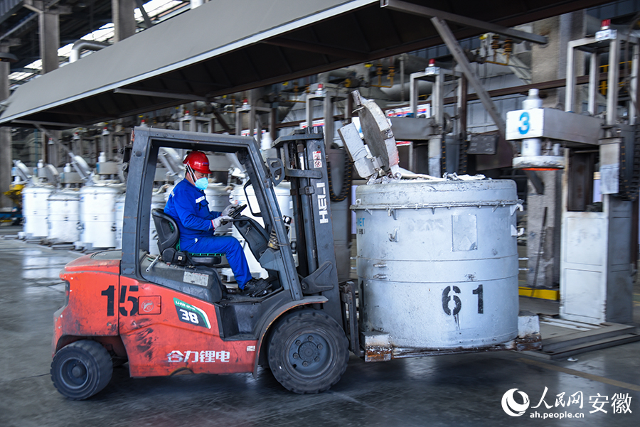 完成加热的“保温壶”。人民网记者 李希蒙摄