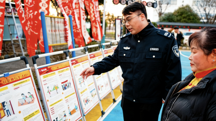 法治工作者現場答疑解惑。