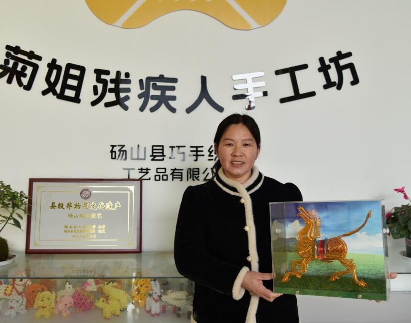 杨秋菊的手工坊发展成为砀山县巧手织梦工艺品有限公司。