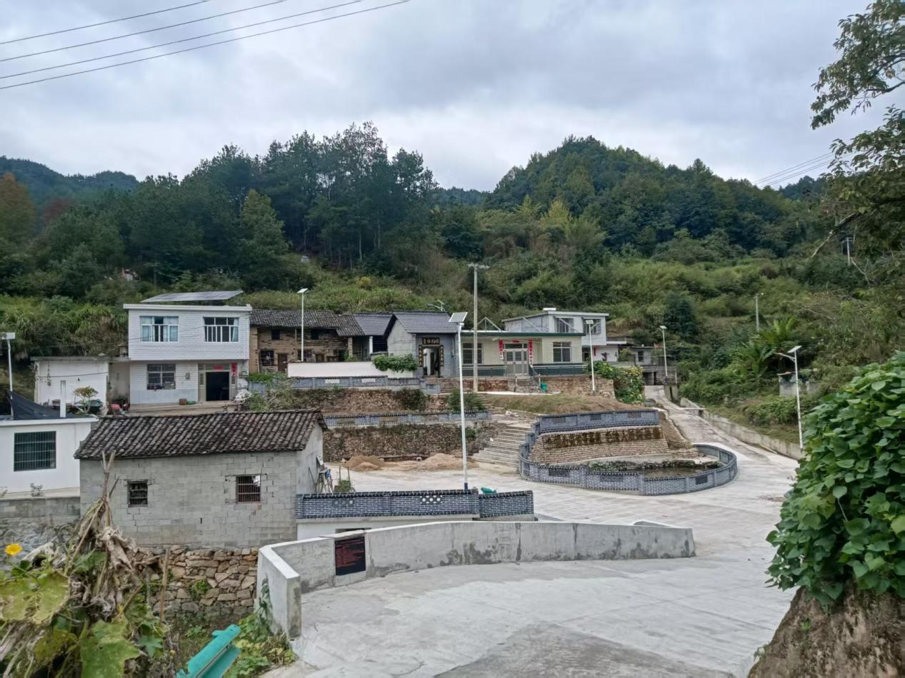 村居面貌焕然一新。