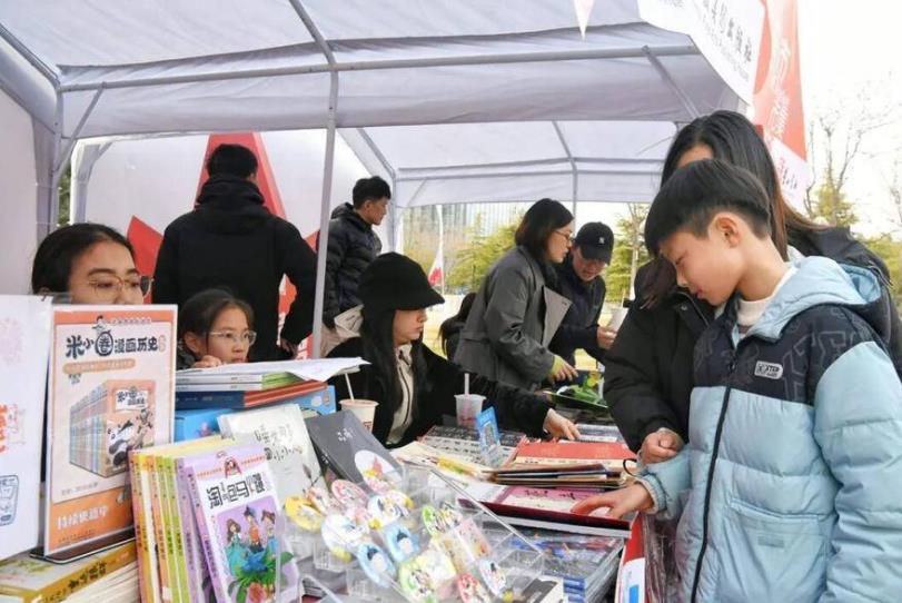 圖書集市為市民送去知識年貨。