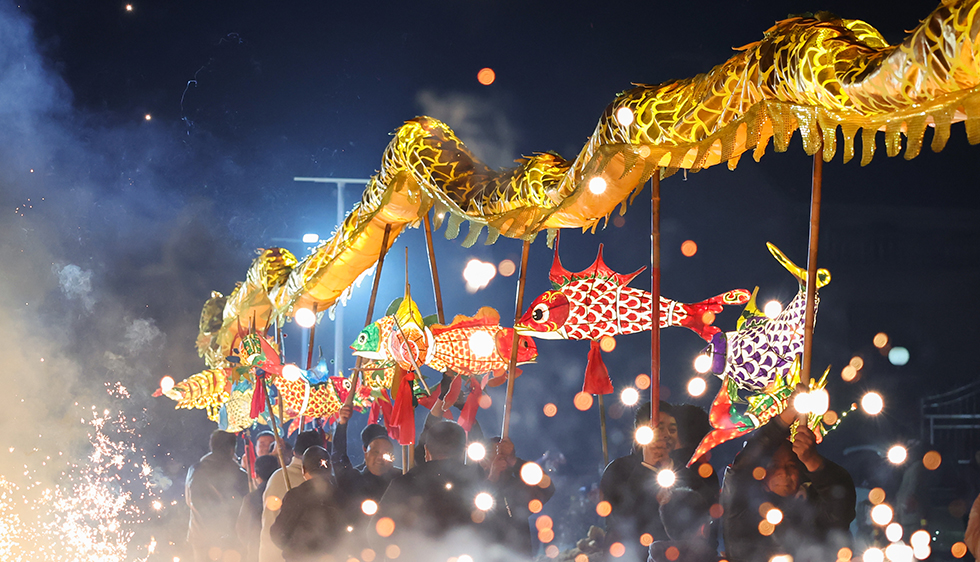 安徽郎溪：龙灯夜训舞新年