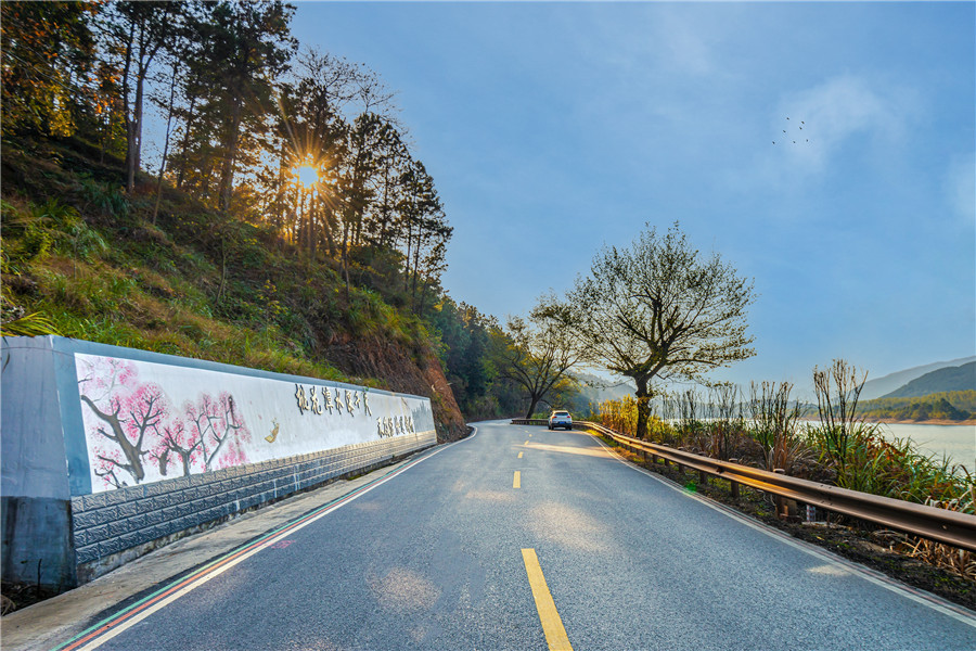 全国美丽乡村路—泾县溪桃路。何储世豪摄