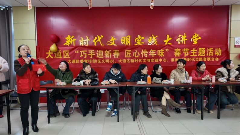 居民在搶答“春節趣味問答”。