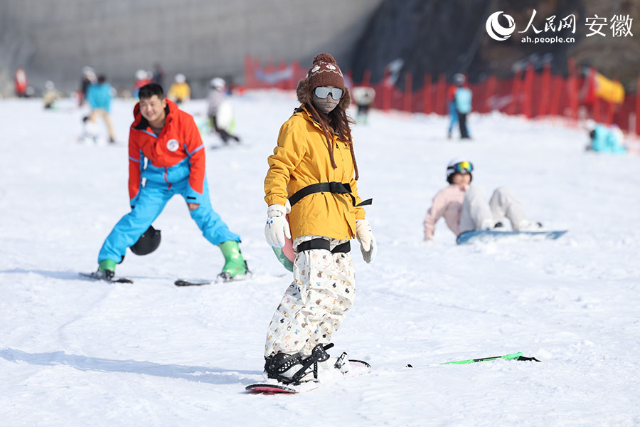 滑雪体验。人民网记者 陶涛摄