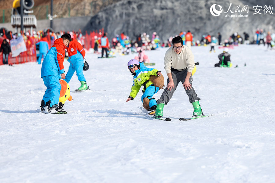 滑雪体验。人民网记者 陶涛摄