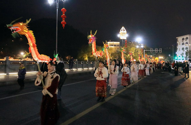 巡游现场。夏光摄