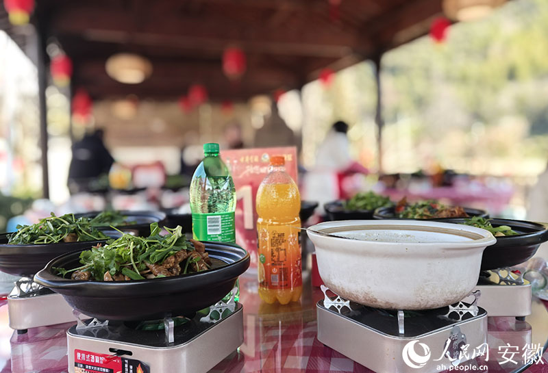 一场百家宴,一桌炖锅香。人民网记者 汪瑞华摄