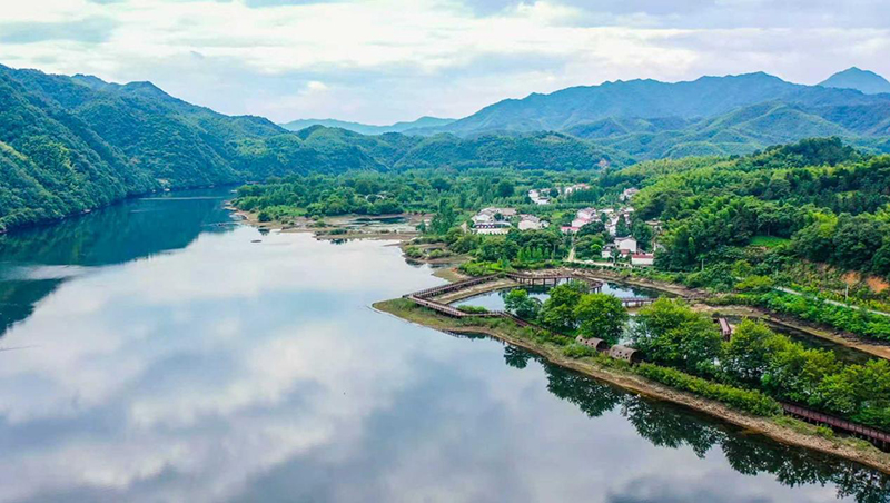 裕安红色研学一号线串联乡村山水。隋文进摄