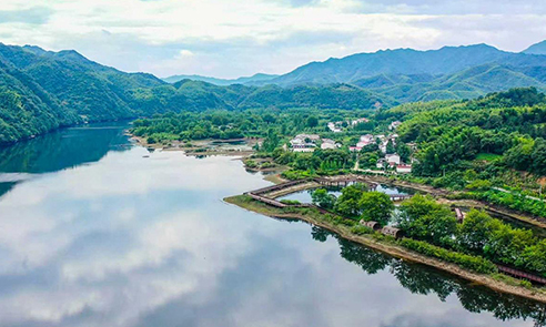 新春走基层丨从前嫌路远，现在怕路短