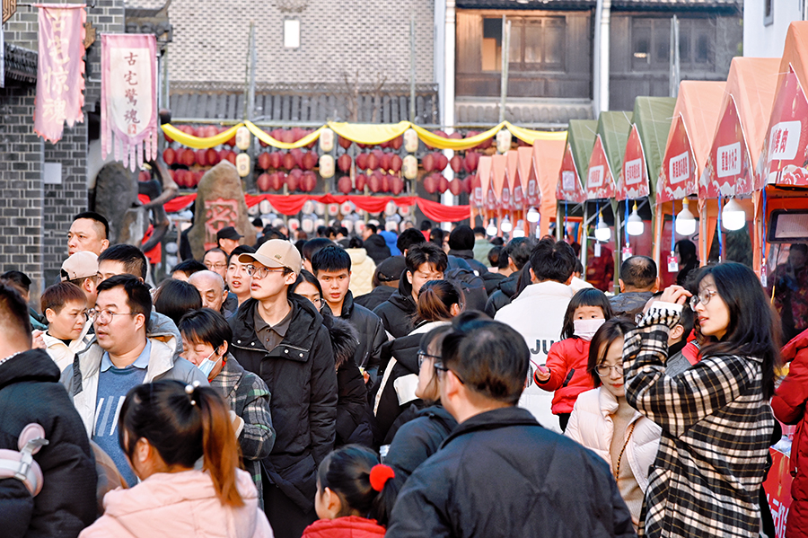 芜湖鸠兹度假区迎客流高峰。芜湖市委宣传部供图