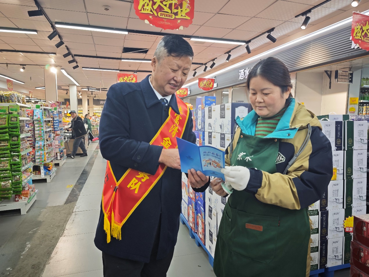 建行阜阳市分行为商户提供暖心服务。