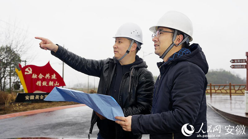 项目现场施工正忙。人民网记者 胡雨松摄