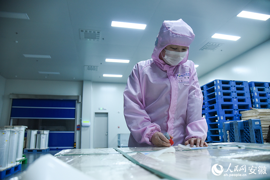 刚生产出来的产品即将发往客户手中。人民网记者 李希蒙摄