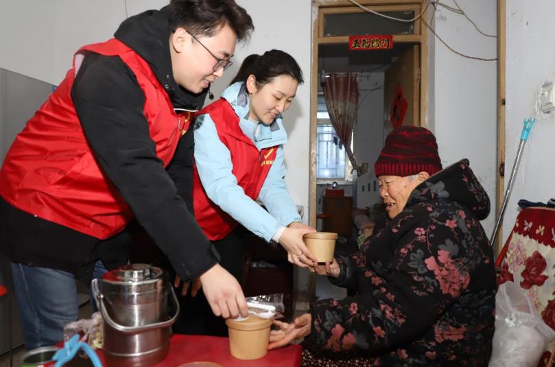 “千份汤圆送给最可爱的人”。刘森摄