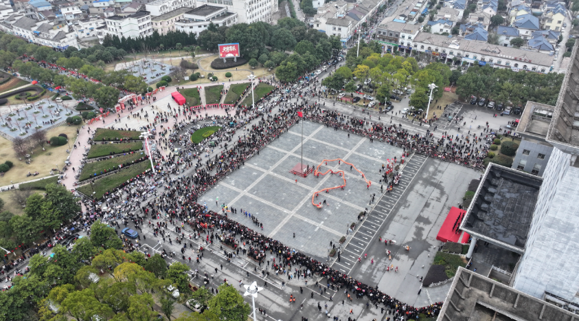 “微笑涇縣·2026元宵民俗巡游展演”熱鬧啟幕。