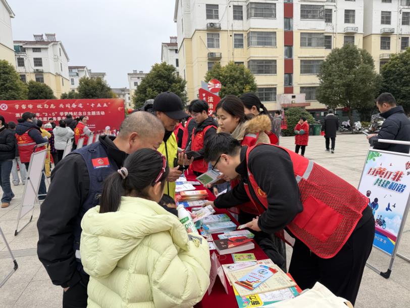 志願者向過往市民普及版權保護知識。李永康攝