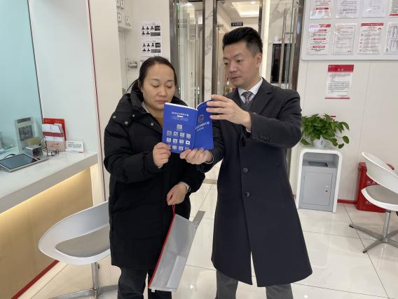 普及人民币防伪知识。