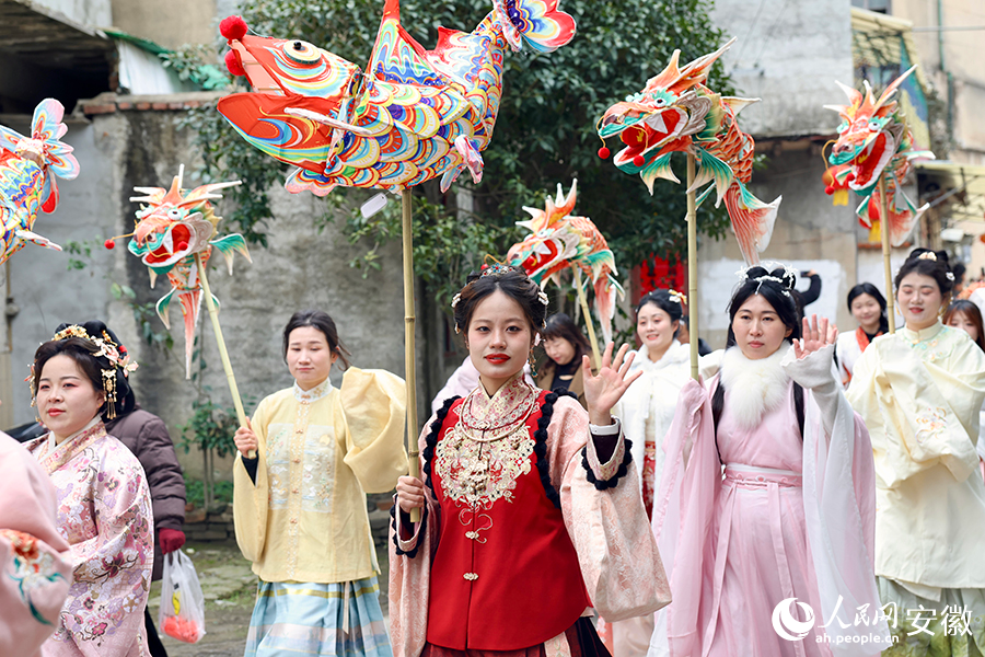 “走太平”活動現場。人民網記者 張俊攝